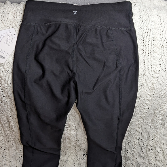 Xersion Black Workout Capri Leggings, MT - Picture 5 of 5